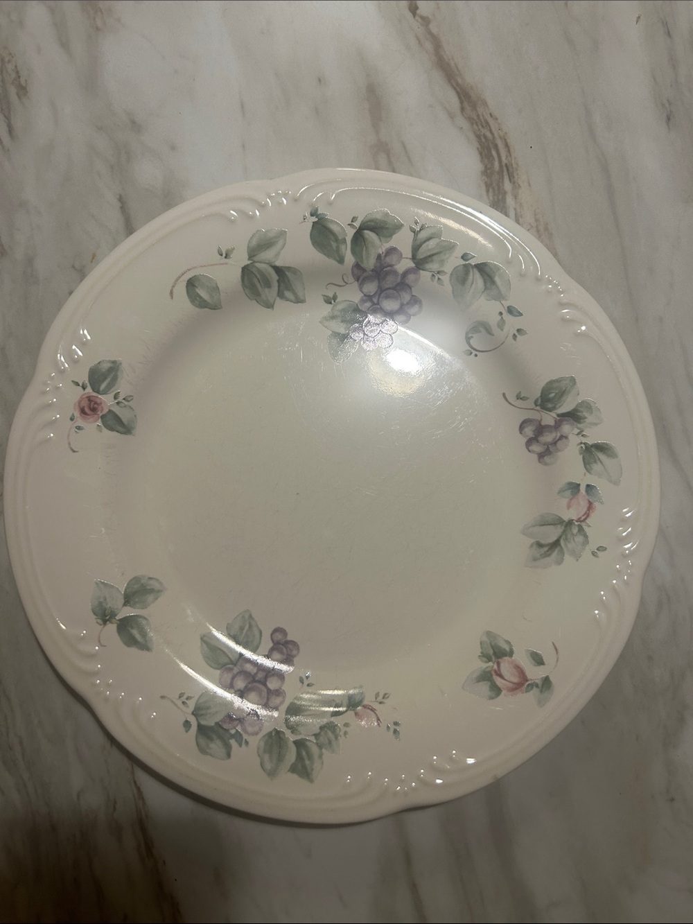 Vintage Pfaltzgraff Lot of 4 dinner plates grape clusters kitchen 10 in